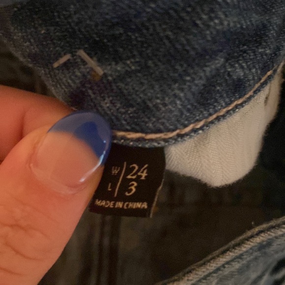 A&F distressed jean shorts - Picture 4 of 4